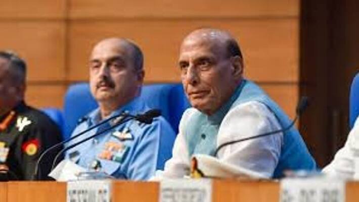 Agnipath scheme: Defence Minister Rajnath Singh holds meeting with top brass of Army, Navy and IAF Agnipath scheme: Defence Minister Rajnath Singh holds meeting with top brass of Army, Navy and IAF