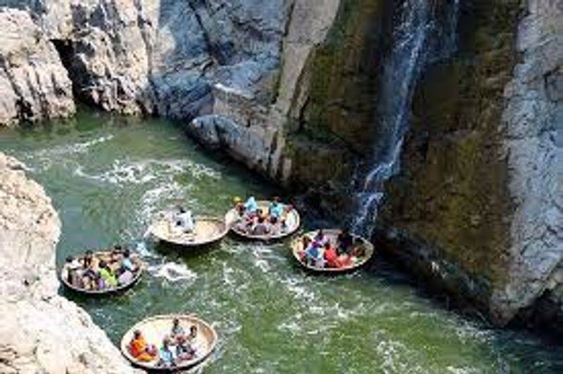 water flow increase on Hogenakkal bath and boat ride ban