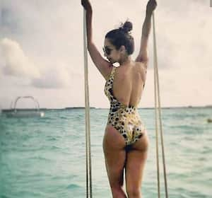 300px x 280px - Malaika Arora: 7 bikini pictures of 48-years-old diva; should not be missed