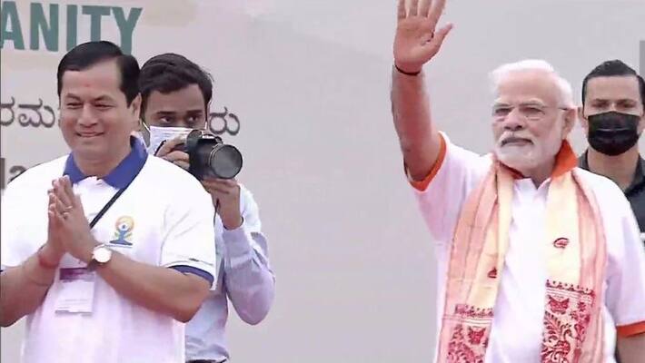 international yoga day 2022 - PM Modi with 15000 people participated in the Mysore yoga event international yoga day 2022 - PM Modi with 15000 people participated in the Mysore yoga event