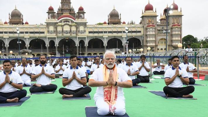 International Yoga Day 2022 Prime Minister Modi perform yoga at Mysore Palace Ground BDD International Yoga Day 2022 Prime Minister Modi perform yoga at Mysore Palace Ground BDD