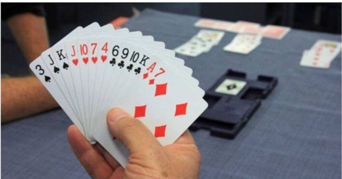 വിമുക്ത ഭടന്റെ നേതൃത്വത്തിൽ ചീട്ടുകളി; മൂന്നര ലക്ഷം രൂപയിലധികം പിടിച്ചു