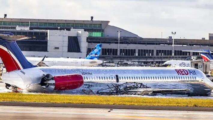 Plane Carrying 126 People Crash Lands at Florida Airport Plane Carrying 126 People Crash Lands at Florida Airport