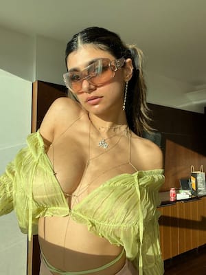 300px x 400px - 7 HOT pictures of Mia Khalifa in see-through top and sexy bikini; don't  miss it