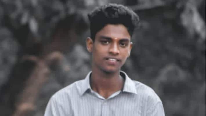 Two wheeler collossion 18 year old killed