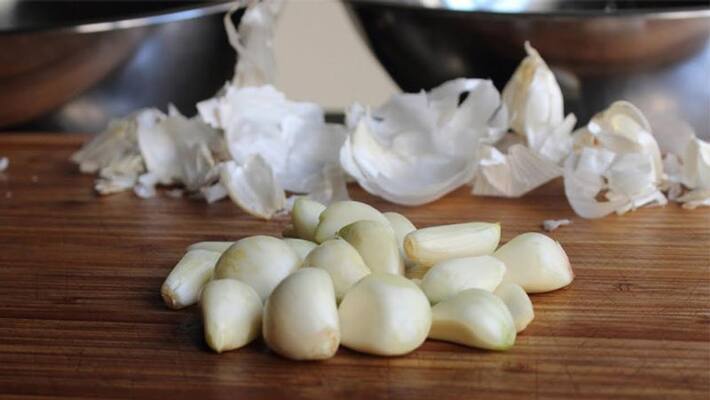 Eating garlic in monsoon many diseases will be avoided will get great benefits BDD Eating garlic in monsoon many diseases will be avoided will get great benefits BDD