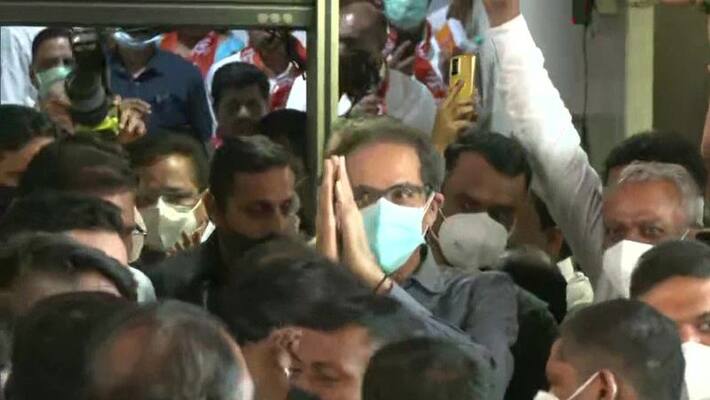 Uddhav Thackeray wanted resign but stopped twice by MVA senior leader, Know the inside story of Maharashtra Political crisis, DVG Uddhav Thackeray wanted resign but stopped twice by MVA senior leader, Know the inside story of Maharashtra Political crisis, DVG