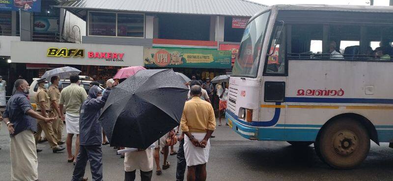 Political parties battle over traffic regulations in Thalappuzha town 