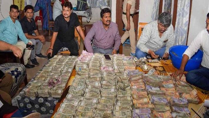 patna news vigilance team raid on drug inspector jitendra kumar residence in bihar kpr patna news vigilance team raid on drug inspector jitendra kumar residence in bihar kpr