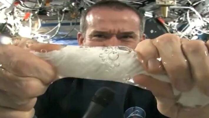 what happens if wring out wet towel in space see viaral video apa what happens if wring out wet towel in space see viaral video apa
