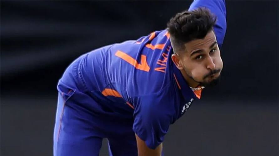 umran malik 150 km ball sends stump bail out of 30 yard circle in india vs new zealand third t20 umran malik 150 km ball sends stump bail out of 30 yard circle in india vs new zealand third t20