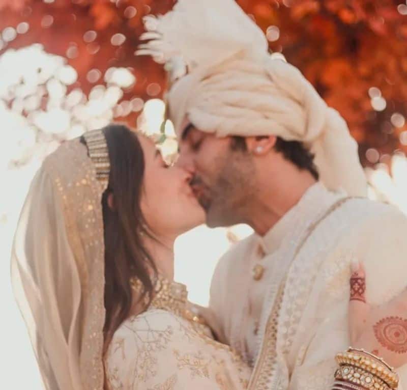 Actress Alia Bhatt and actor Ranbir kapoor couple expecting their first child