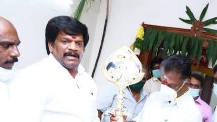 A case has been registered against OPS supporter Krishnamurthy for assaulting an EPS supporter at the AIADMK office A case has been registered against OPS supporter Krishnamurthy for assaulting an EPS supporter at the AIADMK office