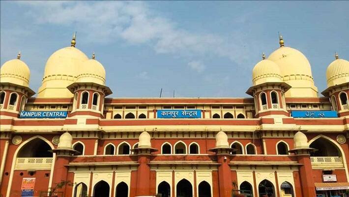 Kanpur central station loot in 6 minutes looter looted cash and escaped from cash counter andclerk did not respond Kanpur central station loot in 6 minutes looter looted cash and escaped from cash counter andclerk did not respond