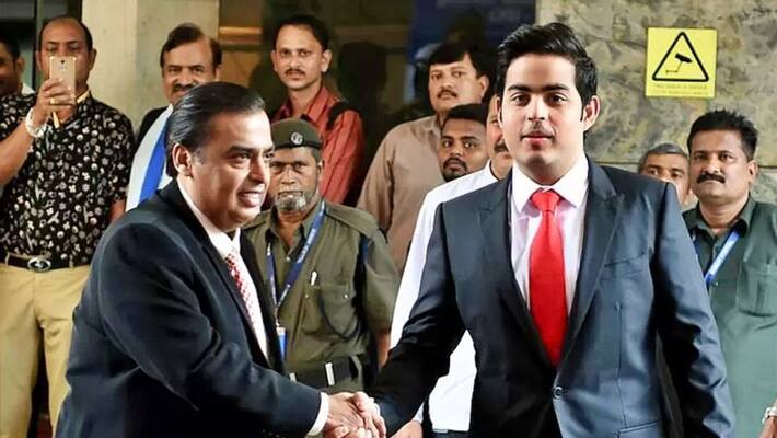 Mukesh Ambani resigned as director jio company Akash Ambani appointed as chairman of Jio MAA Mukesh Ambani resigned as director jio company Akash Ambani appointed as chairman of Jio MAA
