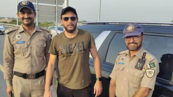 Pakistani player Shahid Afridi charged by police for speeding the car dva Pakistani player Shahid Afridi charged by police for speeding the car dva