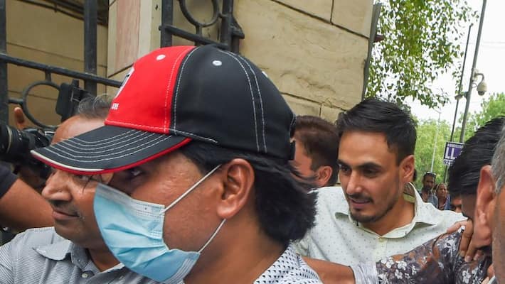 Supreme Court grants interim bail to Alt News co founder Mohammed Zubair in Sitapur case gcw Supreme Court grants interim bail to Alt News co founder Mohammed Zubair in Sitapur case gcw