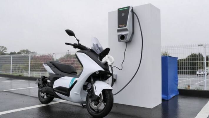 NITI Aayog report forecasts 100 percent electric 2 wheelers penetration by 2027 know details MAA NITI Aayog report forecasts 100 percent electric 2 wheelers penetration by 2027 know details MAA