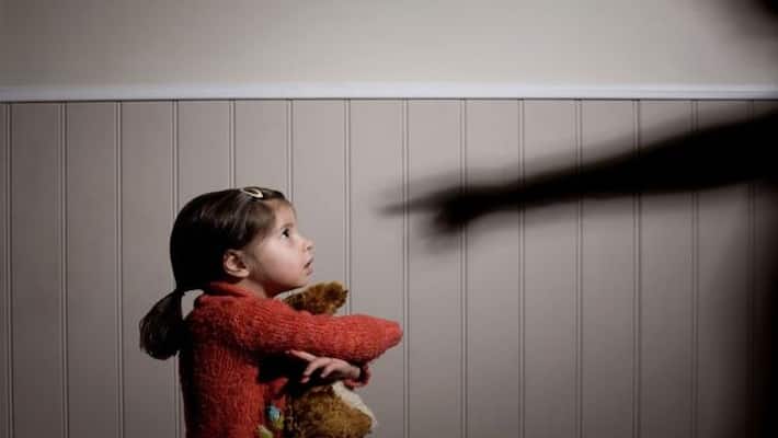 cruel mom beaten her daughter in Noida apa cruel mom beaten her daughter in Noida apa