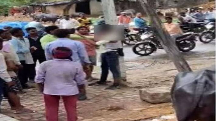 UP News Jaunpur The young man had to make love expensive the villagers beat him by tying him to an electric pole UP News Jaunpur The young man had to make love expensive the villagers beat him by tying him to an electric pole