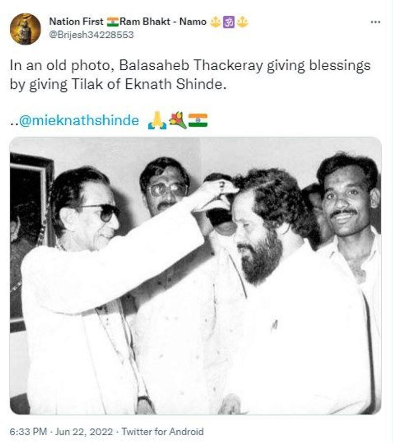 Not rebel Shivasena Sena leader Eknath Shinde this photo shows his mentor Anand Dighe being blessed by Bal Thackeray mnj 