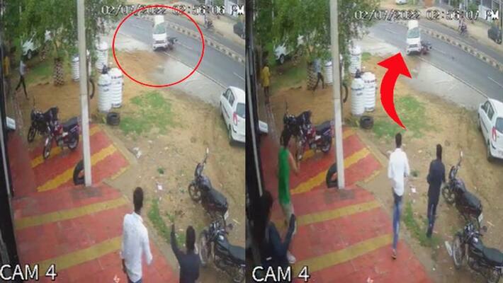 horrifying  Accident between car and bike in Sikar Rajasthan see cctv KPZ