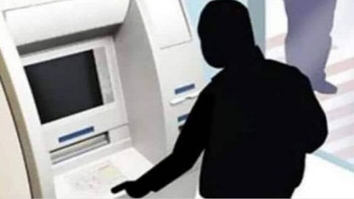 ATM guard arrested for stealing rs 20 lakh from atm to marry lover in Bengaluru ATM guard arrested for stealing rs 20 lakh from atm to marry lover in Bengaluru