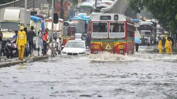 The normal life of the public is affected by the heavy rains in Mumbai The normal life of the public is affected by the heavy rains in Mumbai