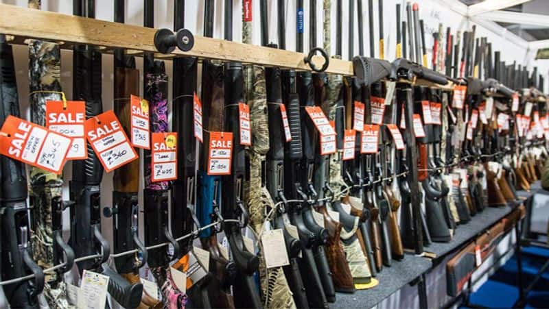 montenegro firearms holding આ 10 દેશોમાં શાકભાજીની જેમ વેચાય છે બંદૂકો, વસ્તી કરતાં વધુ છે હથિયારો... 