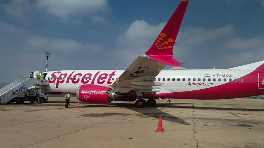 Spicejet staff, passengers in heated argument over Patna flight delay; check details AJR Spicejet staff, passengers in heated argument over Patna flight delay; check details AJR