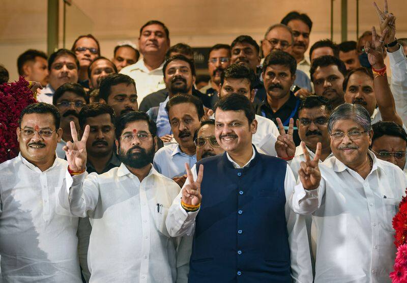 Maharashtra politics: Shiv Sena mps stares at split: Shinde faction set to form separate group