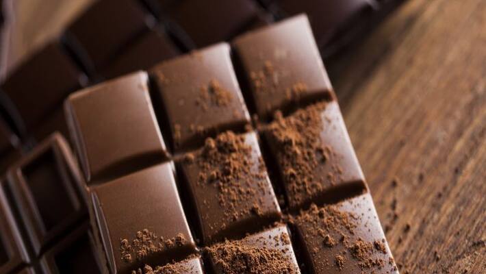 eating dark chocolates make low cholesterol level says experts eating dark chocolates make low cholesterol level says experts