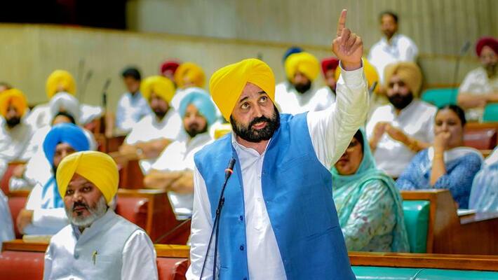 Bhagwant Mann deplaned from plane for being drunk Bhagwant Mann deplaned from plane for being drunk