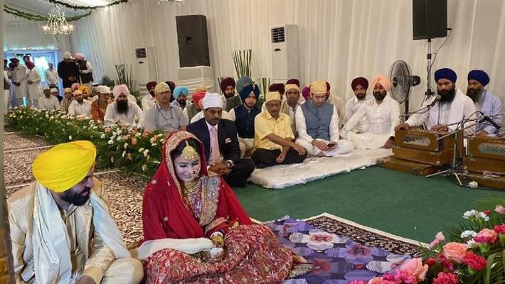 bjp leader gave gift in a different way to punjab cms marriage bjp leader gave gift in a different way to punjab cms marriage