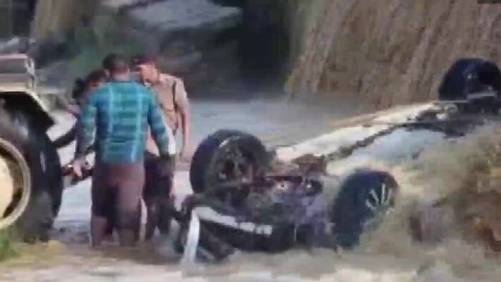 car was swept away by water in Uttarakhand, killing nine people bsm car was swept away by water in Uttarakhand, killing nine people bsm