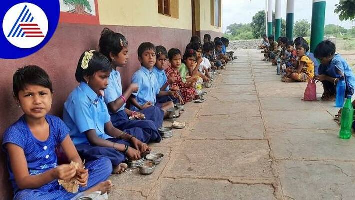 Mouse Found In Mid-Day Meal Served To Students In karwar gow Mouse Found In Mid-Day Meal Served To Students In karwar gow