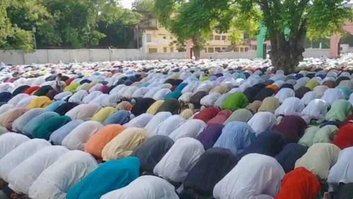 case filed against 26 people for group namaz in uttar pradesh case filed against 26 people for group namaz in uttar pradesh