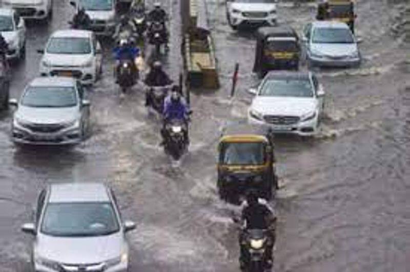 People are suffering due to continuous heavy rains in Telangana 