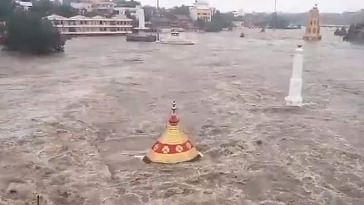 Maharashtras Nashik receives heavy rain; temples submerge as Godavari river overflow - adt Maharashtras Nashik receives heavy rain; temples submerge as Godavari river overflow - adt
