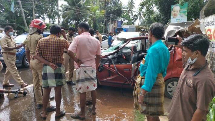 Car hit lorry 85 year old died four others hospitalised Car hit lorry 85 year old died four others hospitalised