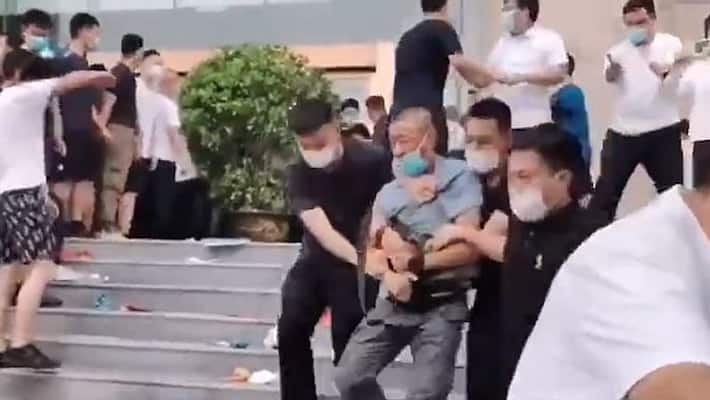 Billions in savings frozen, thousands of investors protest in China Billions in savings frozen, thousands of investors protest in China
