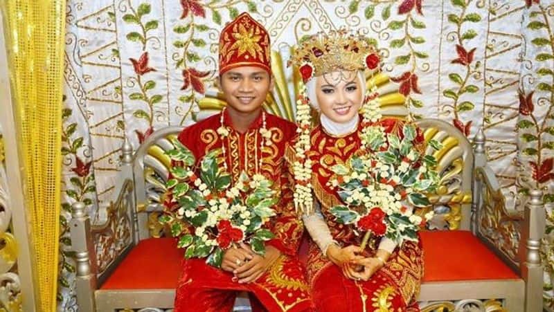 Indonesian Tribe Forbids Newlyweds From Using Toilet For Three Days pod