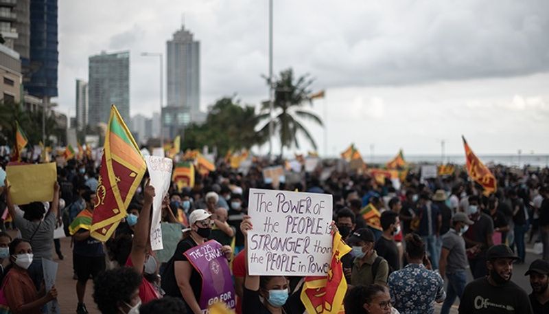 Sri Lankan Crisis: Military crackdown on protesters could worsen situation, warn experts snt