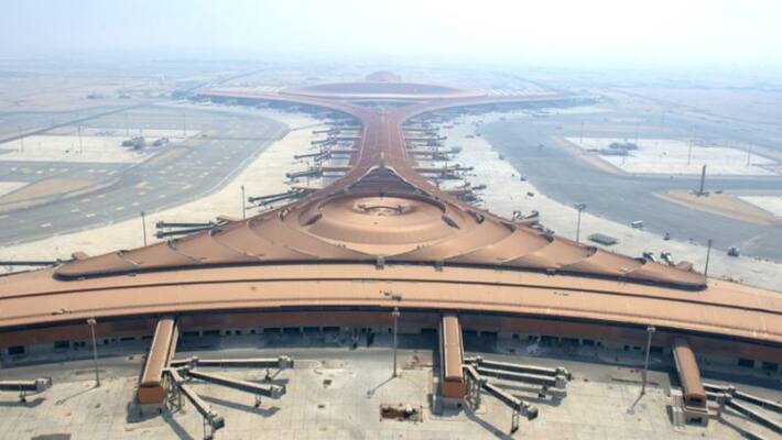 plane skids off runway while landing at Jeddah airport in Saudi Arabia plane skids off runway while landing at Jeddah airport in Saudi Arabia