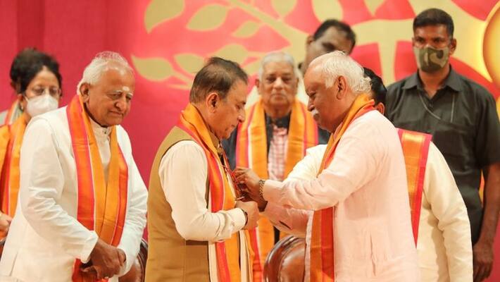 Cricket legend Sunil Gavaskar receives honorary doctorate from RSS chief Mohan Bhagwat san Cricket legend Sunil Gavaskar receives honorary doctorate from RSS chief Mohan Bhagwat san