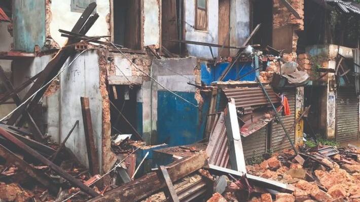 five died after dilapidated building collapsed in maharashtra amravati five died after dilapidated building collapsed in maharashtra amravati
