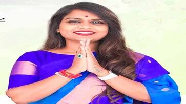 Anchor Kathi Karthika to join brs party today in front of harish rao in Telangana Bhavan KRJ Anchor Kathi Karthika to join brs party today in front of harish rao in Telangana Bhavan KRJ