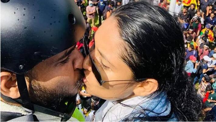 Viral photograph of a couple kissing during Sri lanka protests Viral photograph of a couple kissing during Sri lanka protests