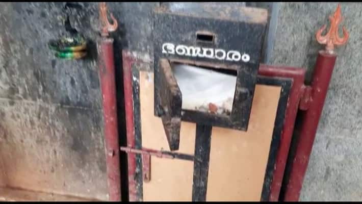 Theft at Kanhangad temple thief caught in CCTV Theft at Kanhangad temple thief caught in CCTV