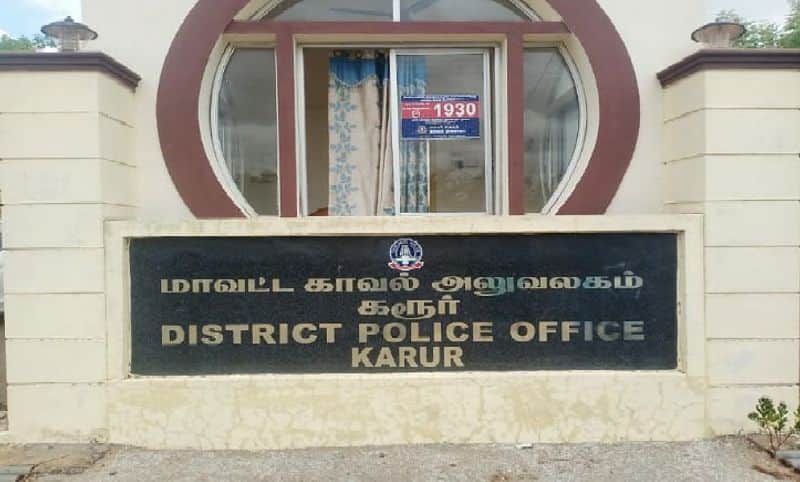 girl protested infron of karur sp office demanding to take action on his husband family